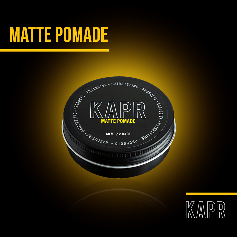 KAPR Matte Pomade 60ml reisformaat – zijaanzicht van de kleine zwarte pot.