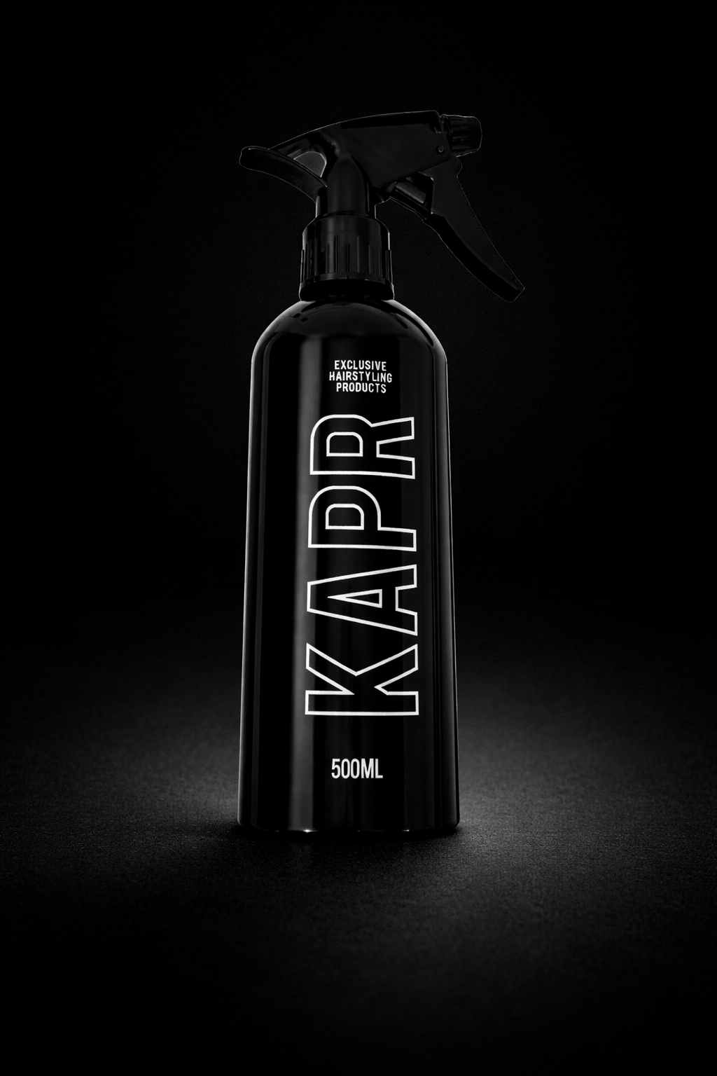 KAPR Waterspuit 500ml – zijaanzicht van de zwarte sprayfles.