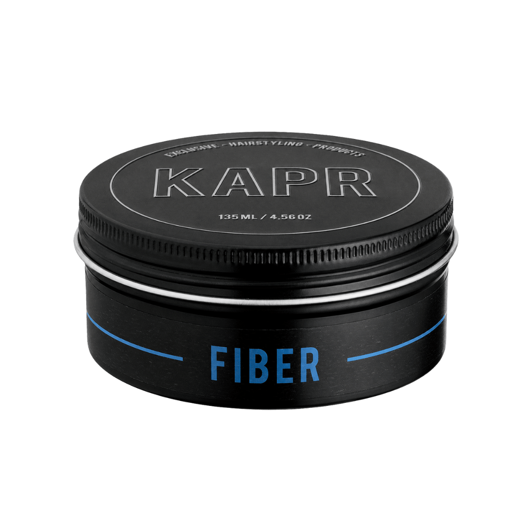 KAPR Fiber Wax 135ml – zwarte pot met wit logo op transparante achtergrond, vezelwax voor textuur en hold.