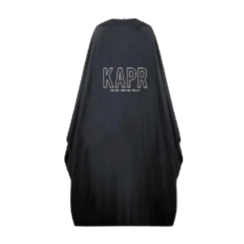 KAPR Kapmantel – zwarte barber cape met wit logo op witte achtergrond.