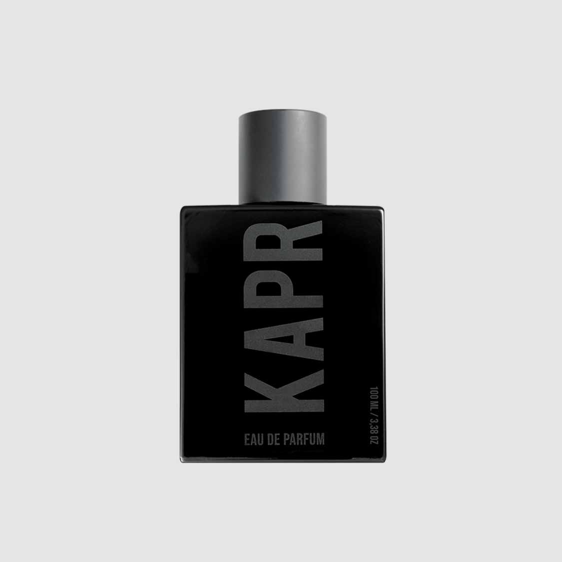 KAPR Luxe Mannen Parfum 50ml - De geur van zelfvertrouwen en verfijning.|KAPR Luxe Mannen Parfum 50ml - Langdurige impressie, amber en vanille, grijze amber, en cederhout.|KAPR Eau de Parfum - Voor een onvergetelijke en verfijnde geur.| KAPR Luxe Mannen Parfum 50ml - Elegant verpakt, perfect voor jezelf of als cadeau.