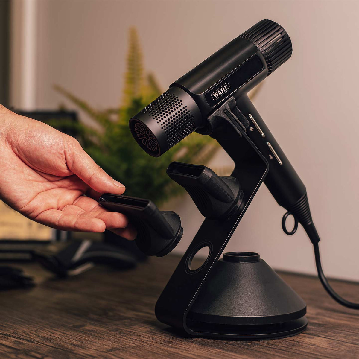 Wahl Vanquish Dryer Stand – lifestylebeeld 1.
