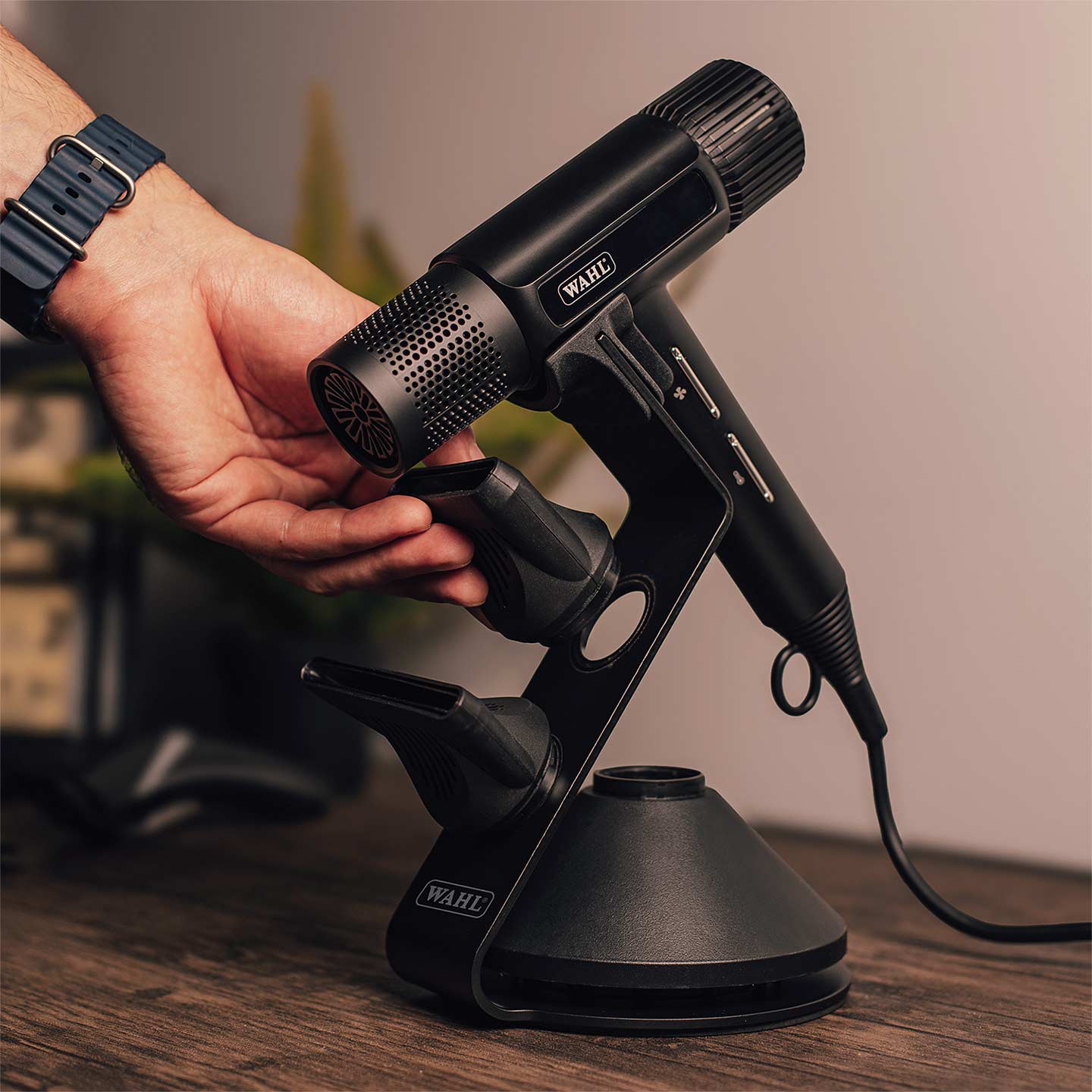 Wahl Vanquish Dryer Stand – lifestylebeeld 2.