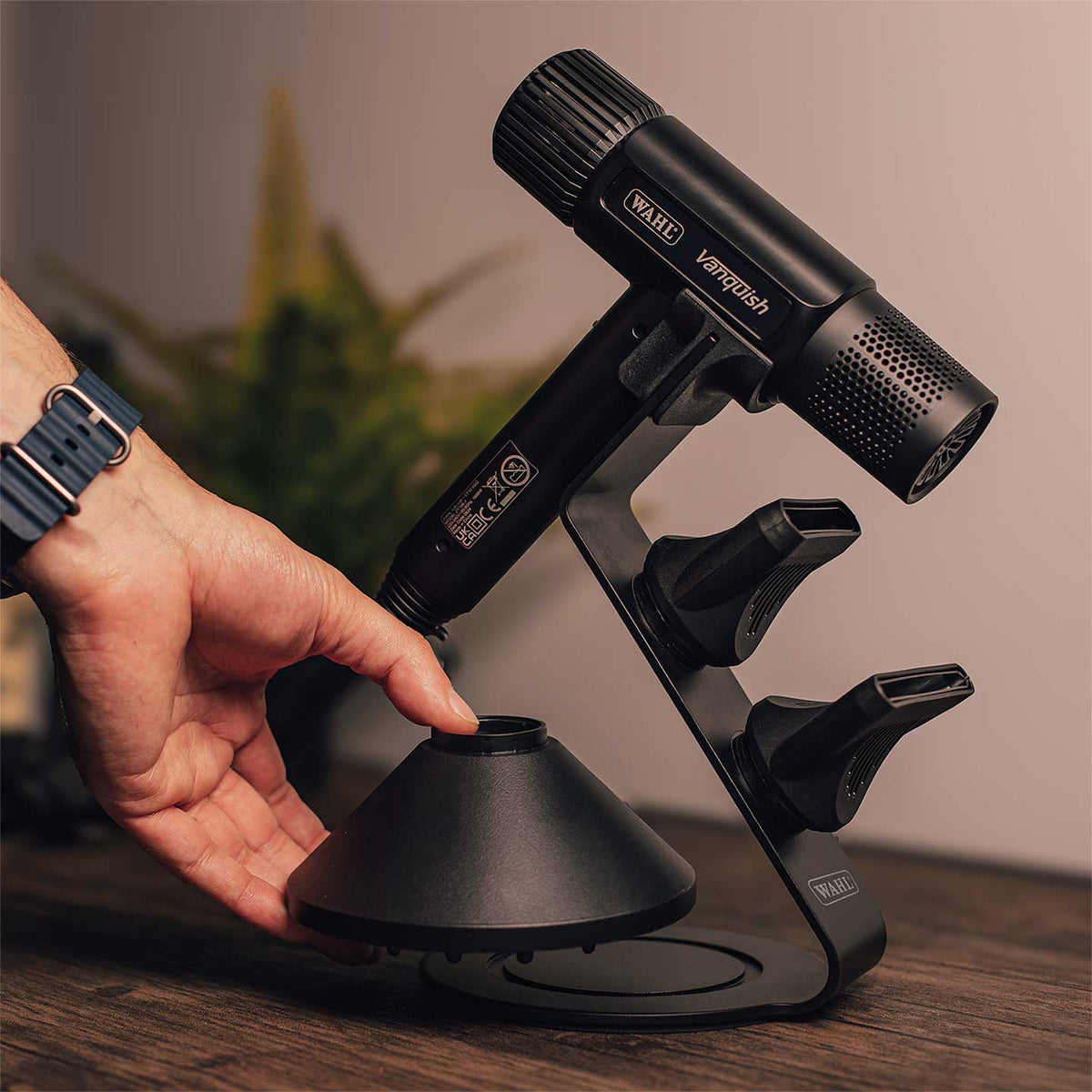 Wahl Vanquish Dryer Stand – lifestylebeeld 3.