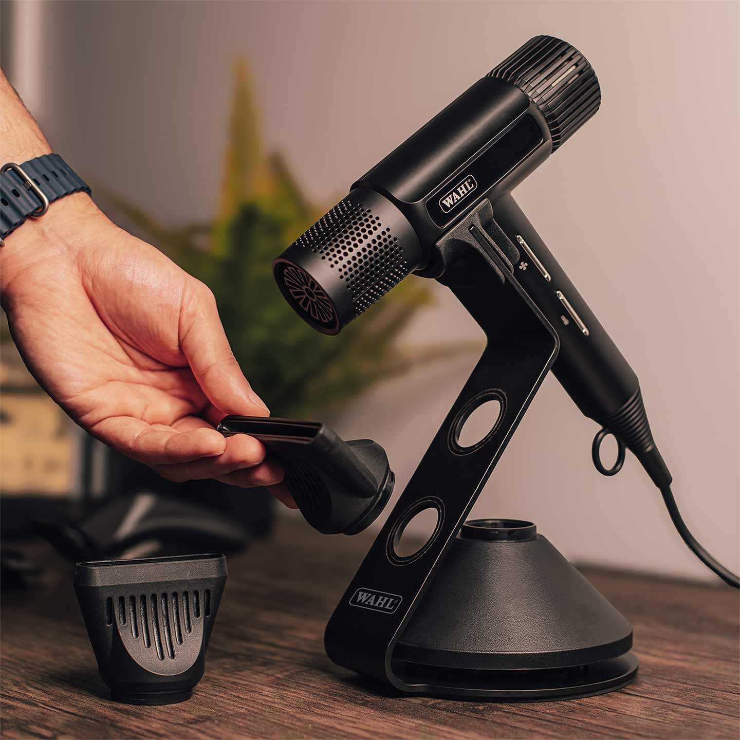Wahl Vanquish Dryer Stand – lifestylebeeld 4.