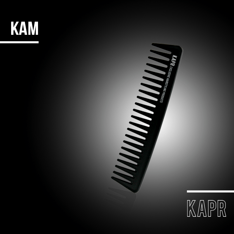 KAPR kam op donkere achtergrond met tekst ‘KAM’ – strak en modern ontwerp.