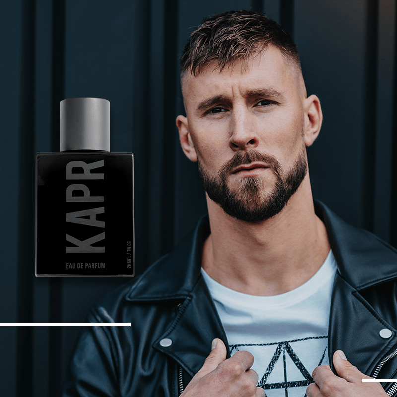 KAPR Parfum – man met stijlvolle look, symbool van verfijnde geurbeleving.