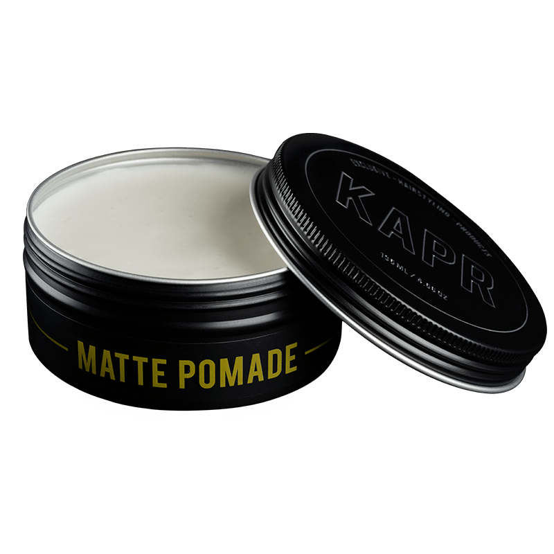 Open pot KAPR Matte Pomade – crème textuur zichtbaar, matte afwerking.
