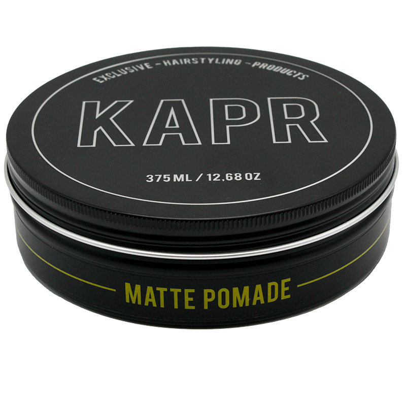 KAPR Matte Pomade 375ml – voordelige grootverpakking voor professioneel gebruik. Hoogwaardige pomade met langdurige matte hold in stijlvol zwart design.