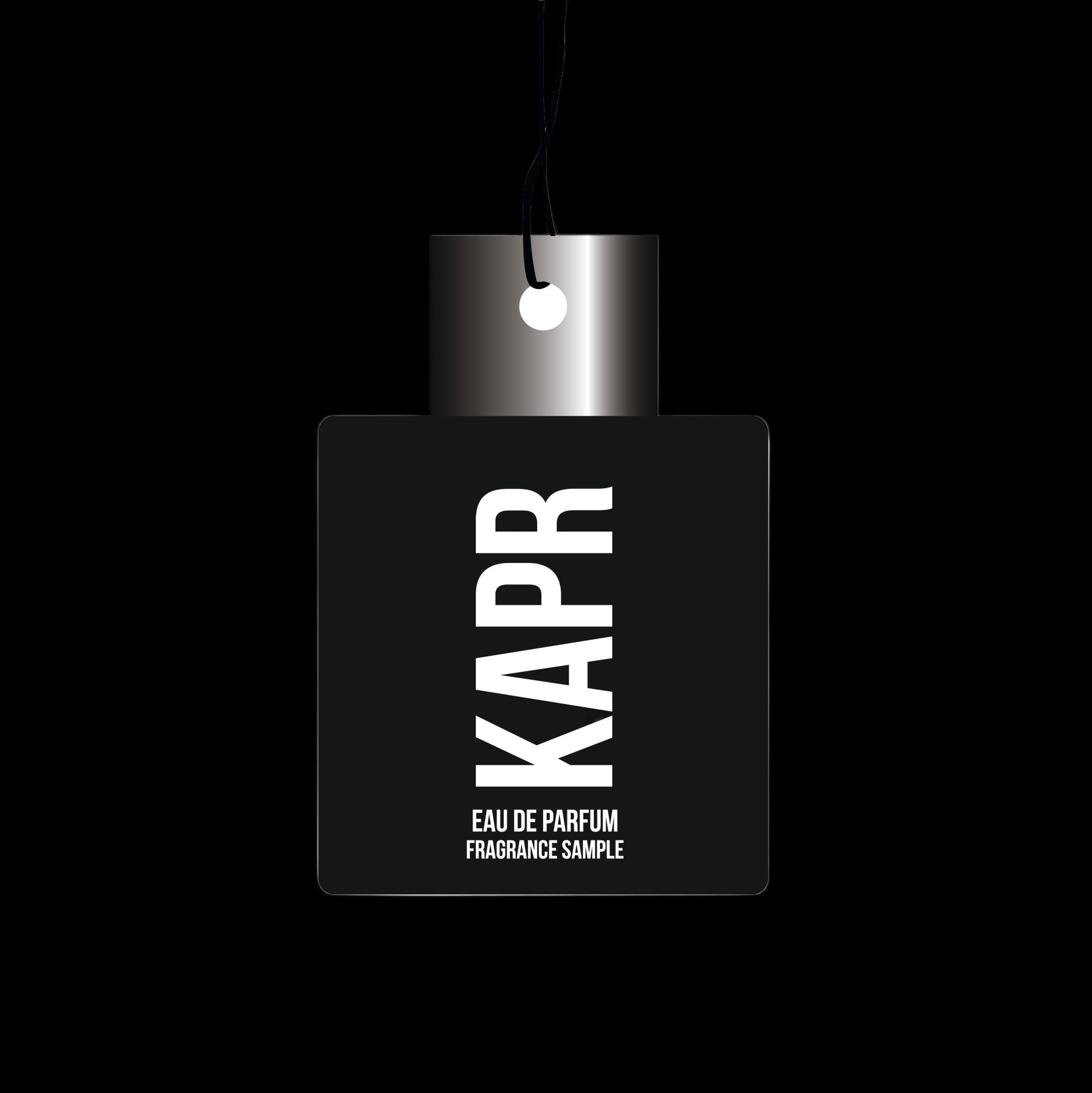 KAPR Air Refresher – zwarte geurhanger met wit logo op donkere achtergrond.