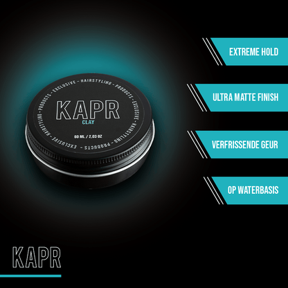 KAPR Clay – zwarte pot met tekst: extra hold, matte finish, frisse geur, op waterbasis.