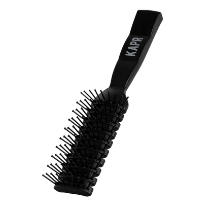 KAPR föhnborstel – ronde zwarte borstel met logo, ideaal voor volume en styling bij mannen.