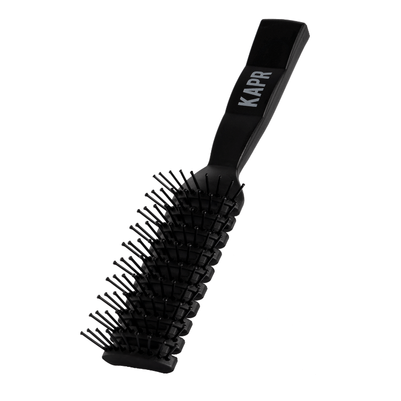 KAPR föhnborstel – ronde zwarte borstel met logo, ideaal voor volume en styling bij mannen.