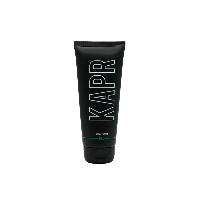 KAPR Gel – zwarte tube met wit logo op transparante achtergrond, sterke hold haarstylinggel.