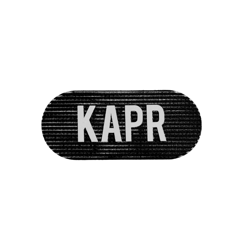 Zwarte KAPR Grippers op witte achtergrond – stevige haargrip voor barbers en hairstylisten.