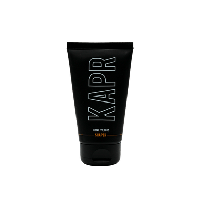 KAPR Shaper – zwarte tube met wit logo op transparante achtergrond, flexibele hairstyling paste.