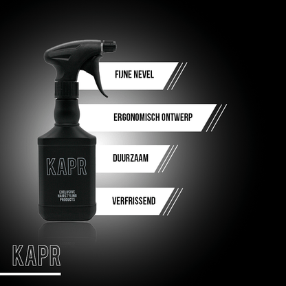 KAPR sprayfles – man met waterspuit, gebruikt in barbershop voor styling en verzorging.